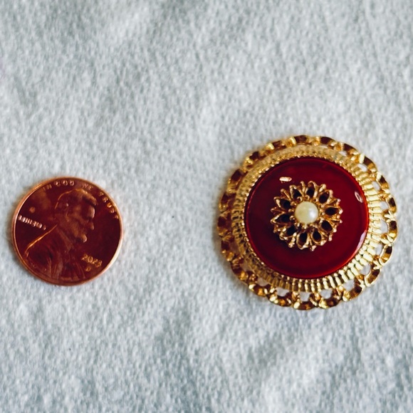 Sarah Coventry Set Gold Tone Red Enamel clip-on Earrings and matching brooch - Picture 3 of 7